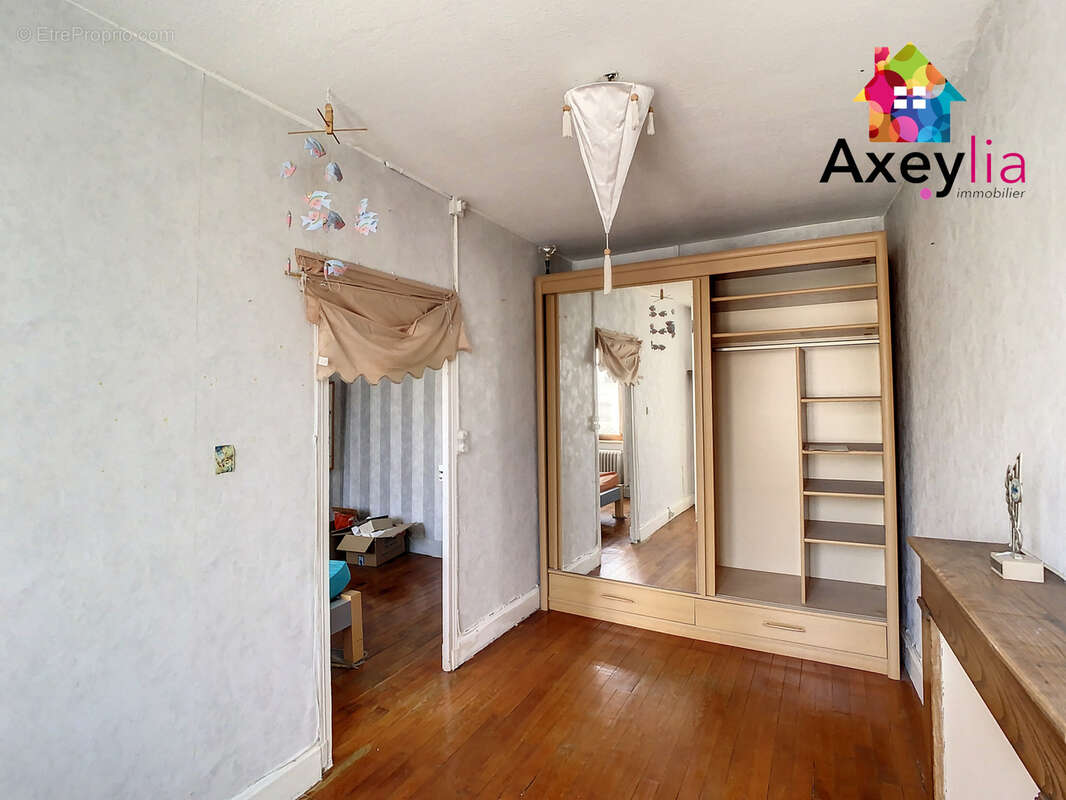 A vendre - ferrieres-sur-sichon - immeuble avec commerce, appartement type 5 et jardin - photo 10