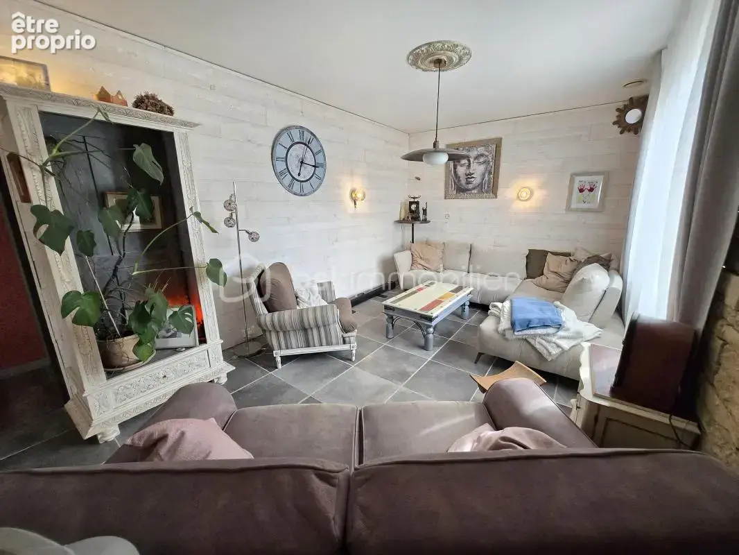 Une maison familiale aux beaux volumes, avec terrain et sous-sol complet - photo 5