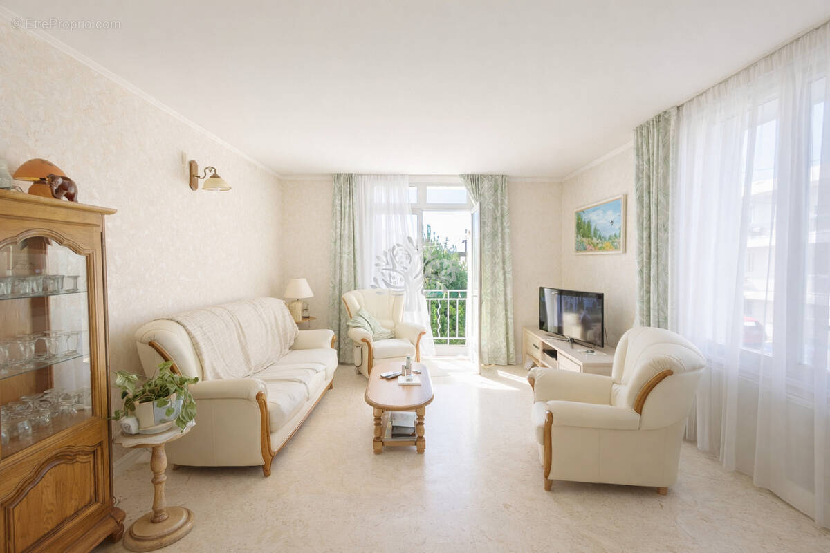 Appartement à SIX-FOURS-LES-PLAGES