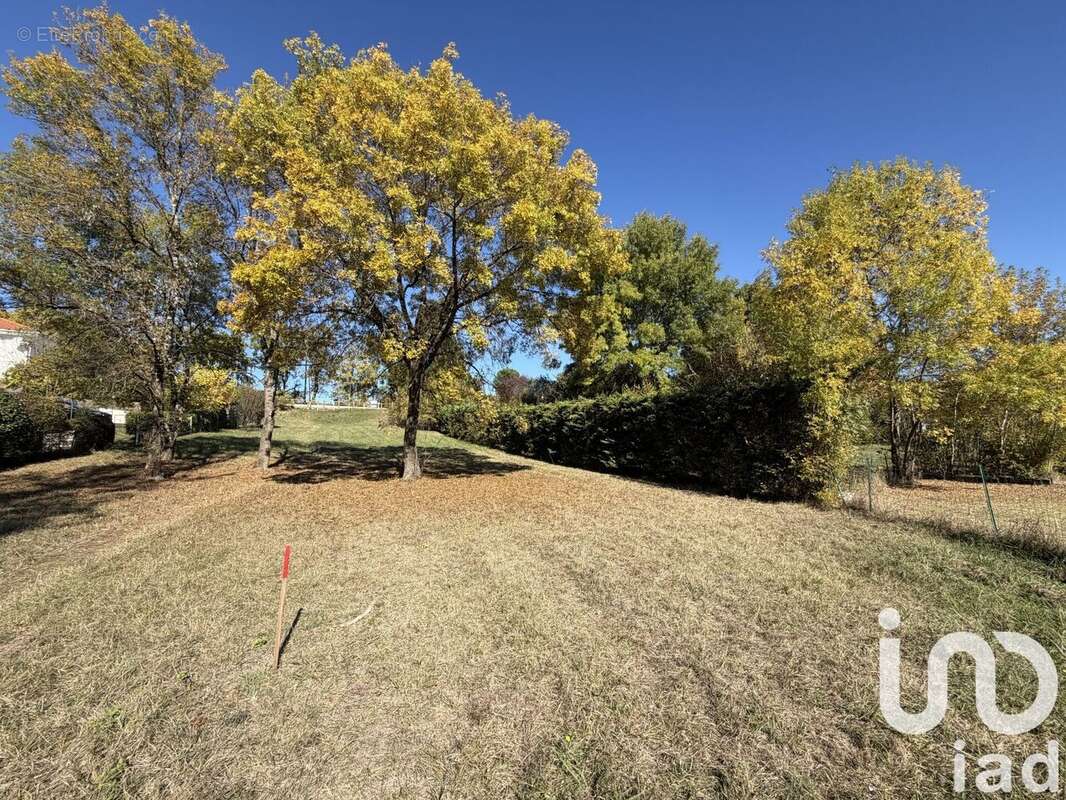 Terrain 1081 m² à Montussan  - photo 4