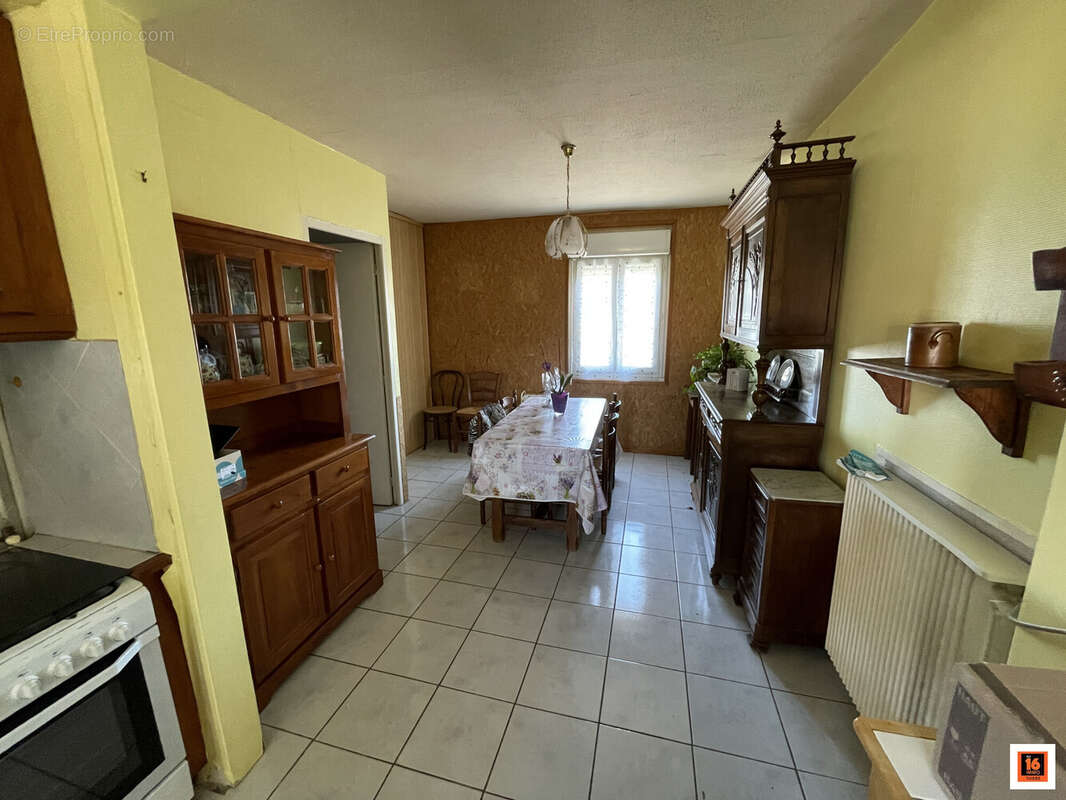 Maison 1 m² à Thiers  - photo 5