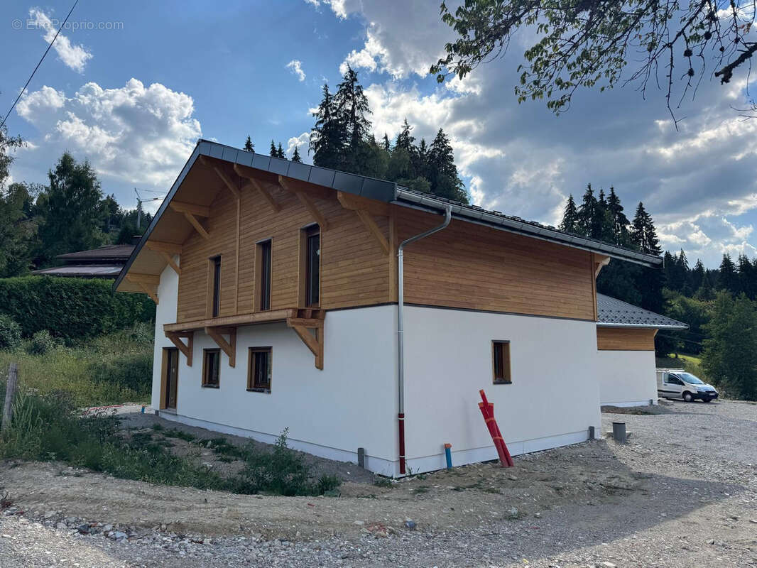 Saint Gervais Mont Blanc Chalet T5 de 147 m2 à 899 000 € frais de notaire réduits. - photo 5