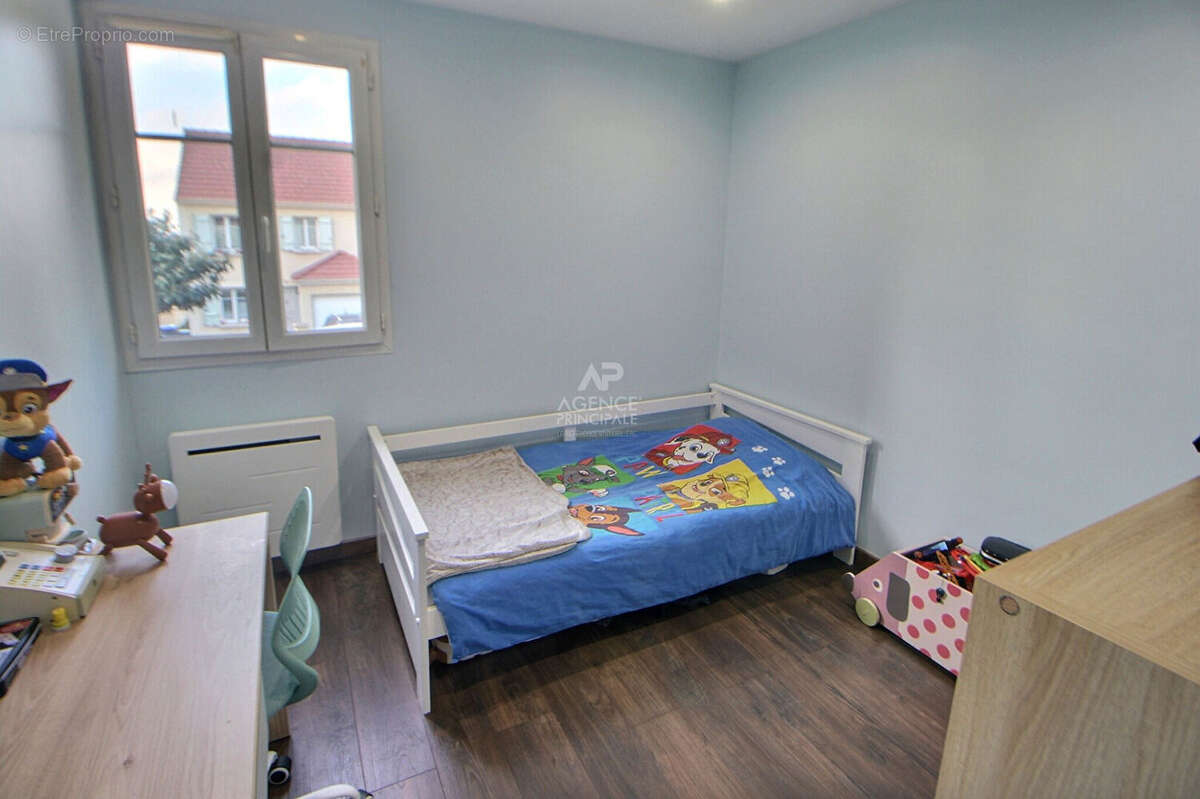 Maison à CHANTELOUP-LES-VIGNES