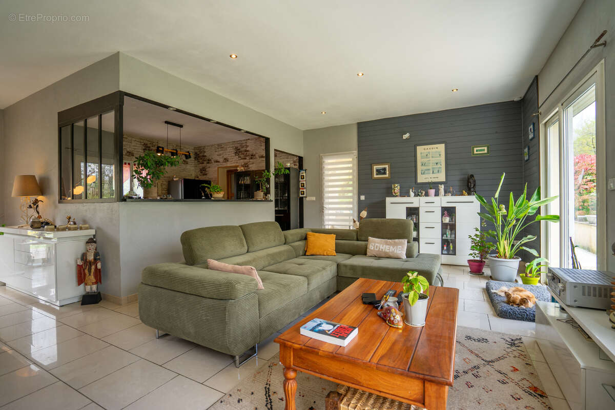 Maison à MONTAIGU-DE-QUERCY