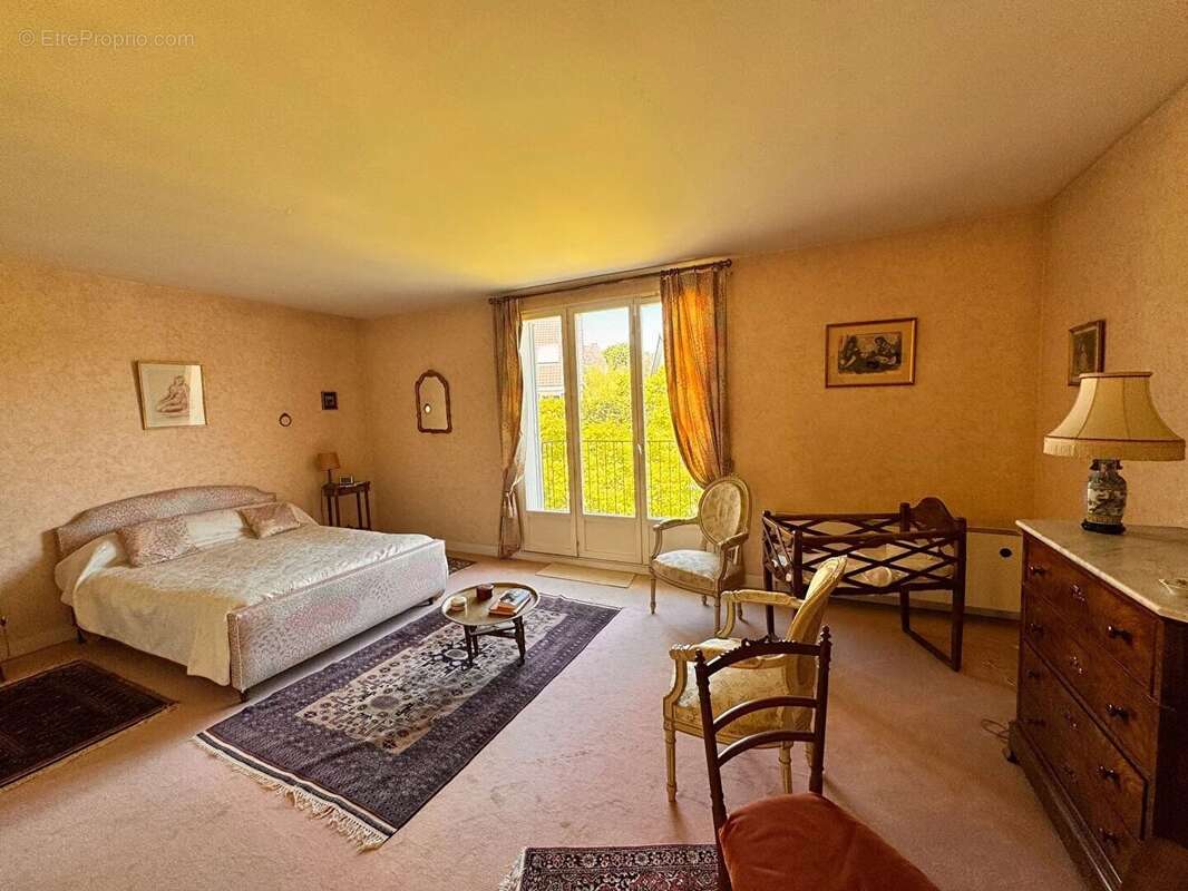 Maison à SAINT-NOM-LA-BRETECHE