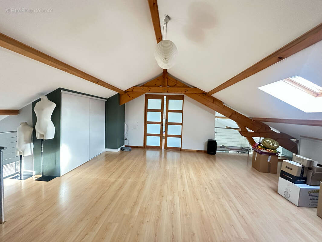 Maison à COMMELLE-VERNAY