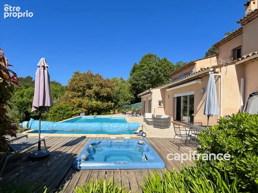 Villa avec piscine - 6 pièces - BAGNOLS EN FORET (83) - photo 19