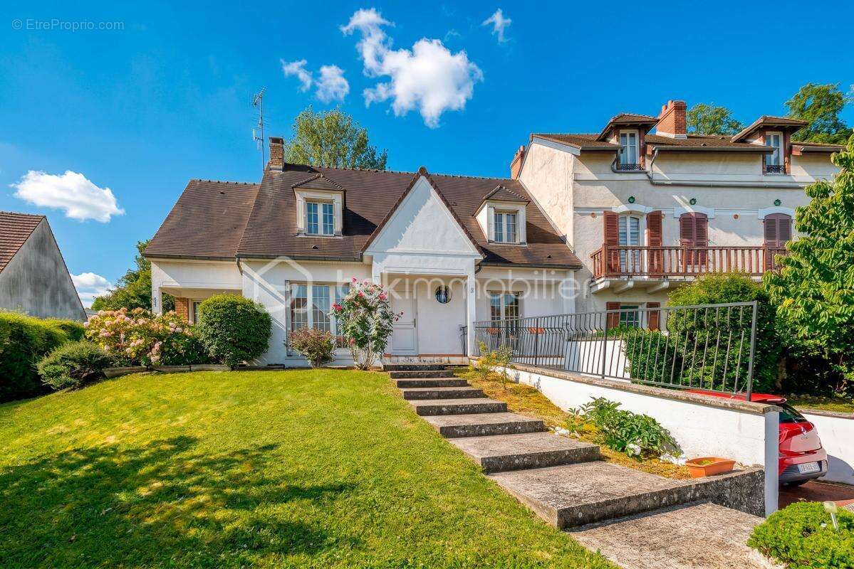 Exclusivité à Coupvray : une maison d’architecte lumineuse aux beaux volumes - photo 14