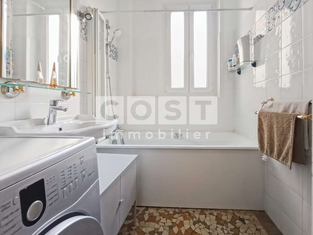 Appartement à COURBEVOIE