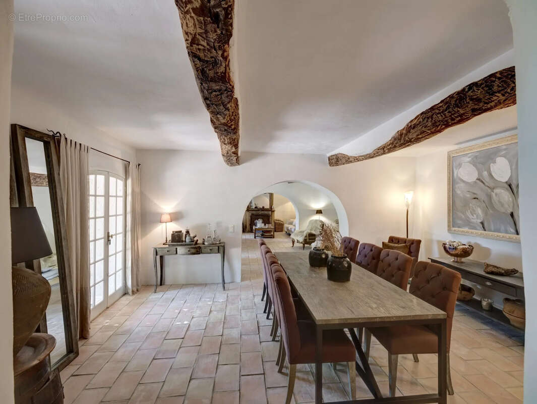 Maison à CHATEAUNEUF-GRASSE