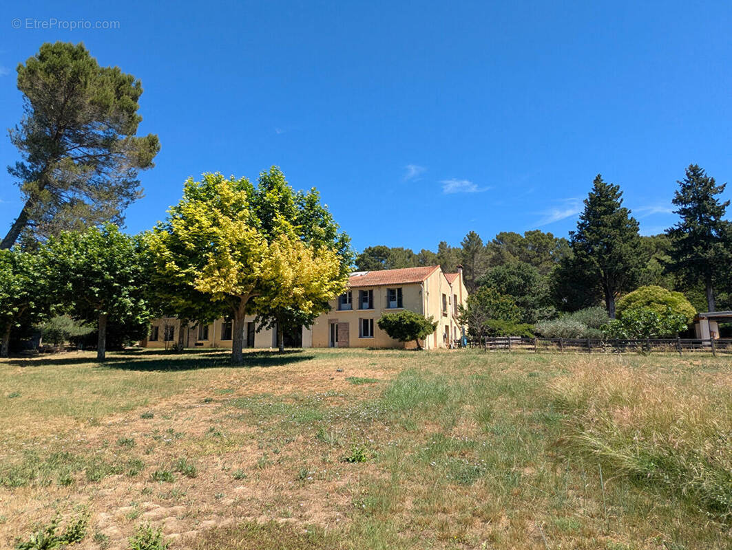 Maison à VILLECROZE