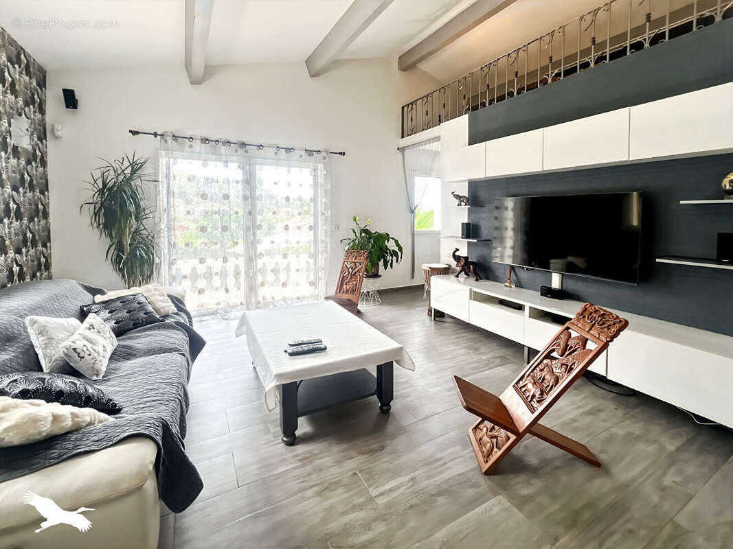 Maison La Penne-sur-Huveaune -112 m2 - 5 pièces - 3 Chambres + Jardin + Piscine - photo 9