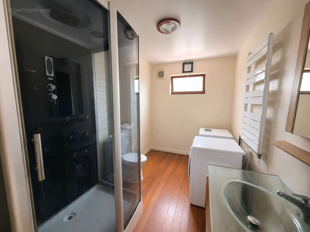 Maison familiale de 130 m2 à Le Petit-Quevilly. - photo 7