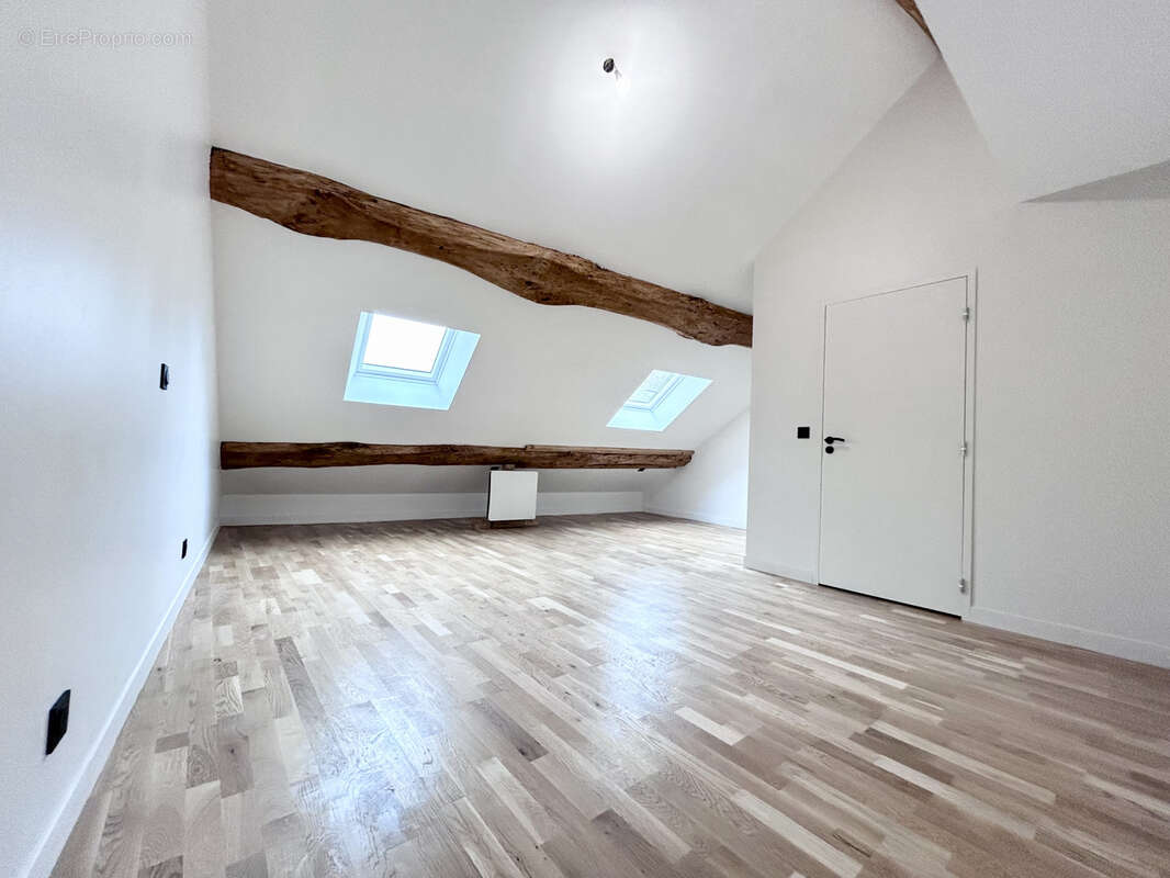 Appartement à YENNE