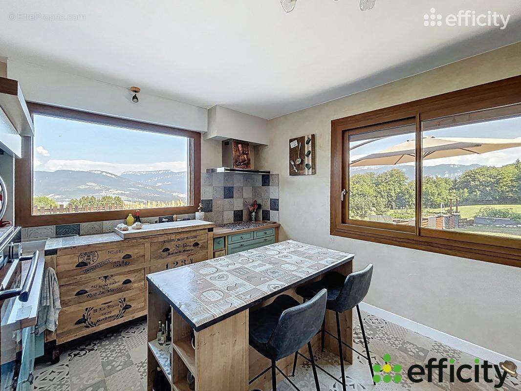 Maison à MIRIBEL-LES-ECHELLES