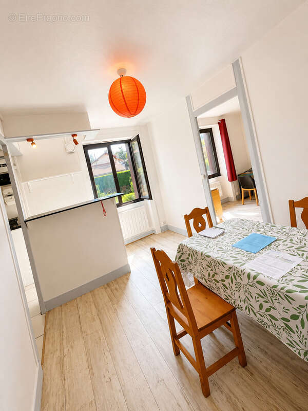 À vendre   T2 rénové de 52 m2   Vendu meublé   Investissement clé en main   Rentabilité brute 10,5 % - photo 3