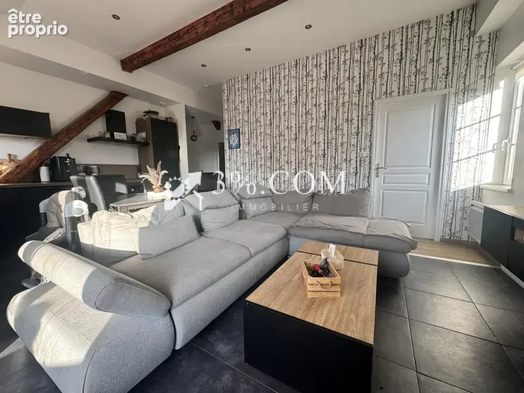 3%COM Très beau F2 avec terrasse - cave - photo 4