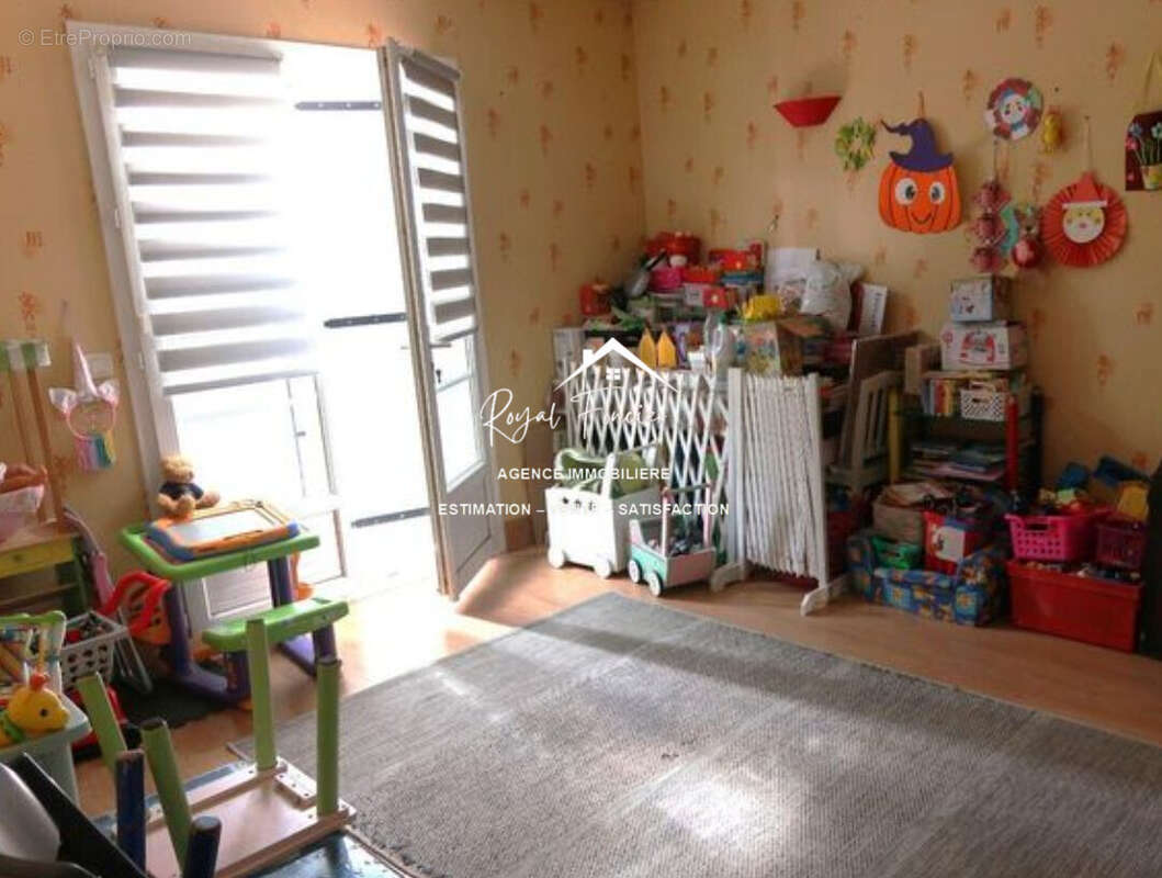 Chambre 1 au rez de chaussée - Maison à AVAILLES-EN-CHATELLERAULT