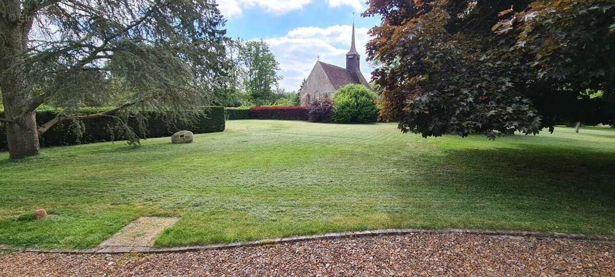 Maison 232 m² à Chaise-Dieu-Du-Theil  - photo 4