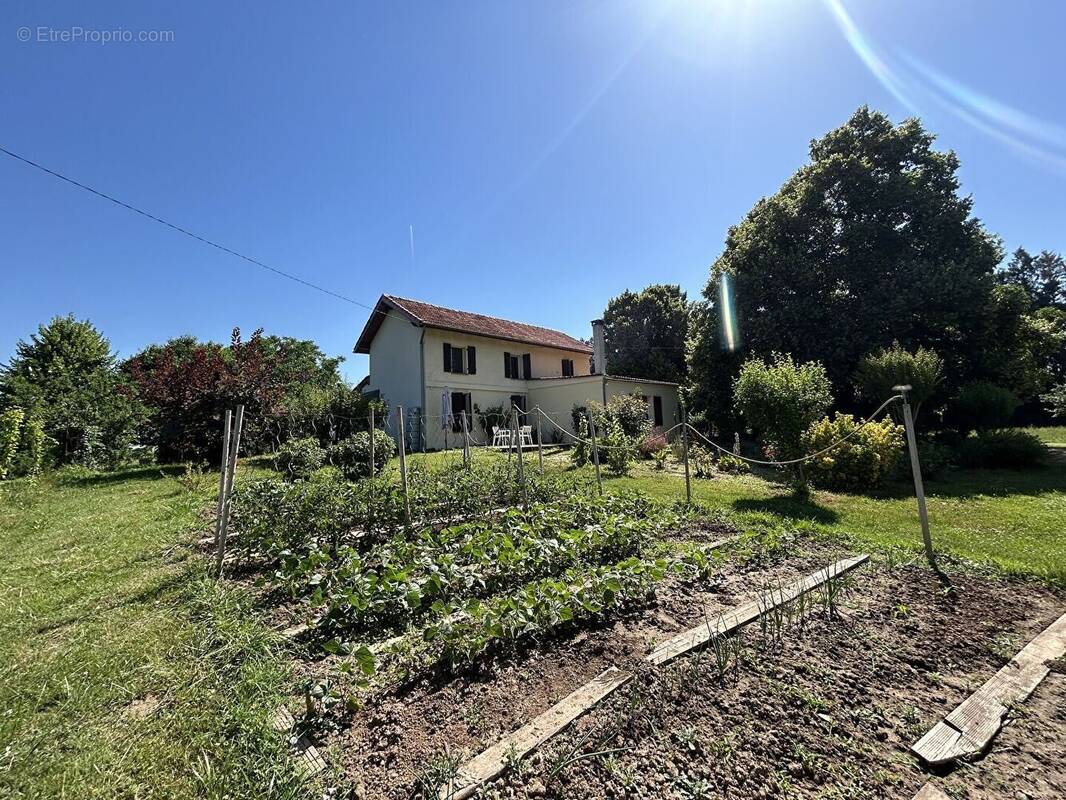 Maison à LIZAC