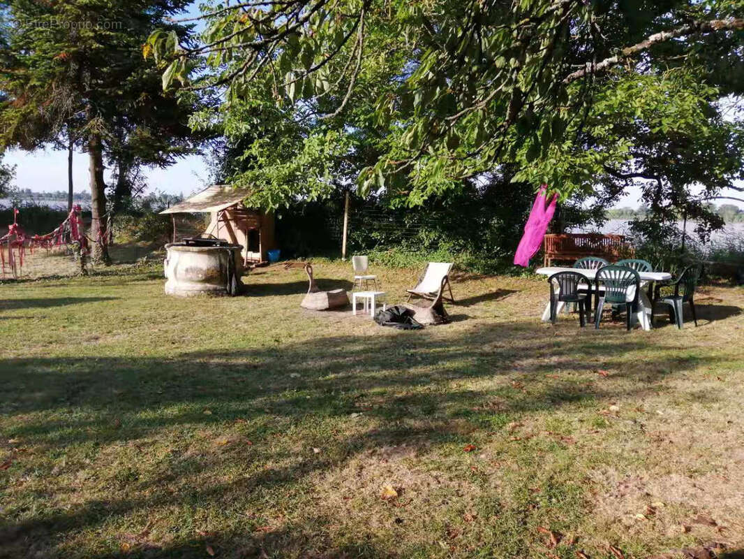 Appartement à PRIGNAC-ET-MARCAMPS