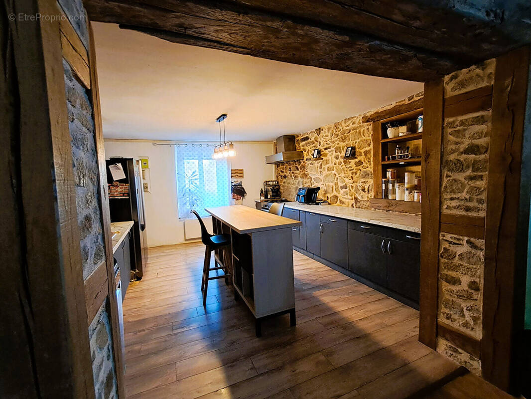 Maison à SAINT-HILAIRE-LES-PLACES