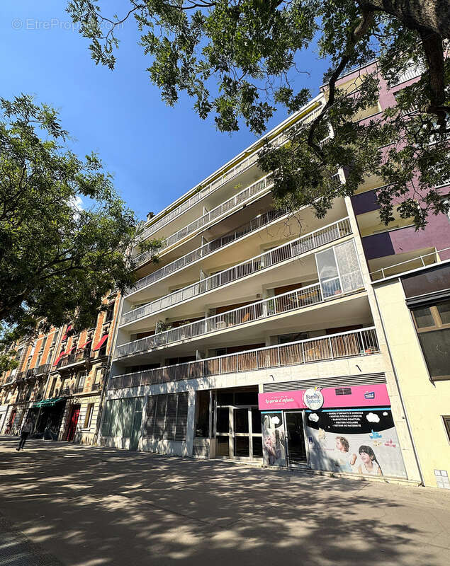 Parking à PARIS-12E