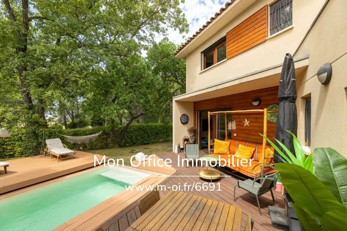 Référence : 7075-ABO - Saint-Cannat – Maison récente de 5 pièces avec jardin, piscine, garage + 3 places de stationnement privat - photo 14