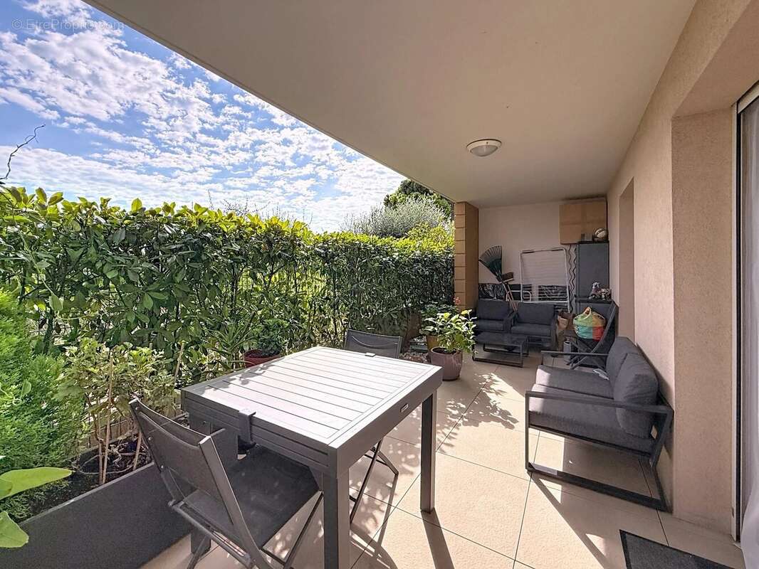 Appartement à SAINT-LAURENT-DU-VAR