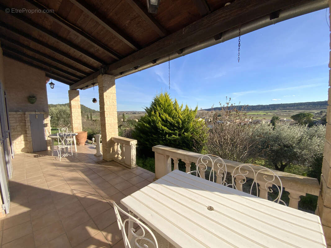 Villa de plain pied en position dominante avec vue . - photo 4