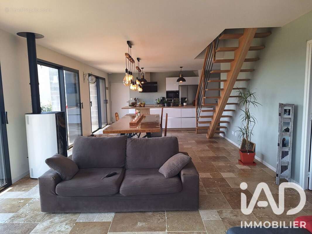 Maison 121 m² à Doue-La-Fontaine  - photo 3