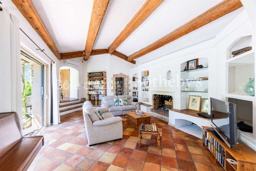 Maison à ROQUEFORT-LES-PINS