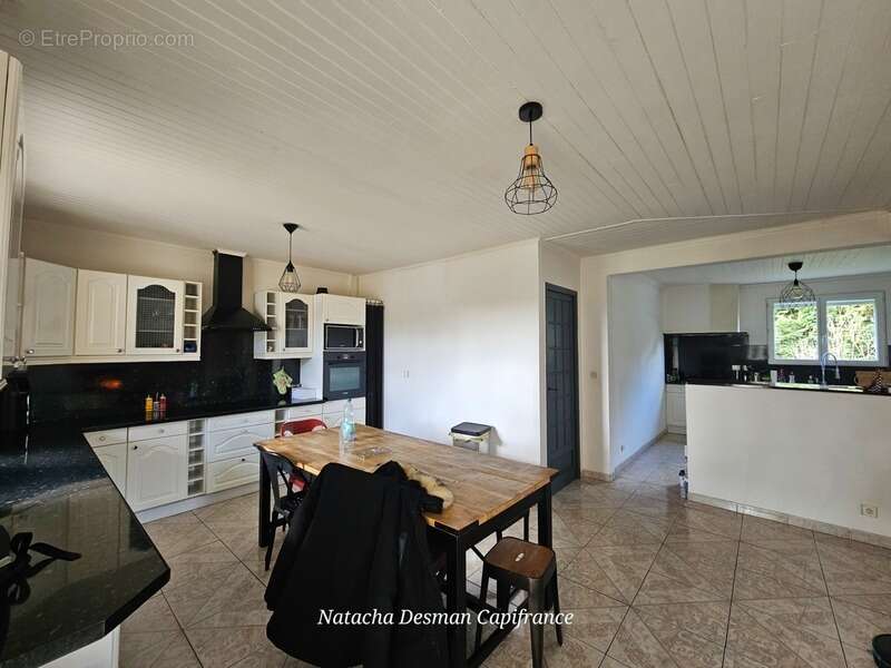 Maison familiale 239 m² au cœur de la nature – 7 pièces – Fort potentiel -  SAINTE COLOMBE (17) - photo 5