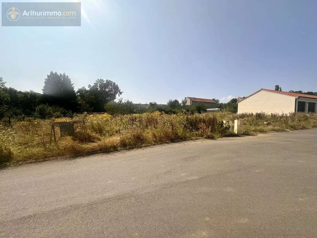 Terrain à LORRY-MARDIGNY