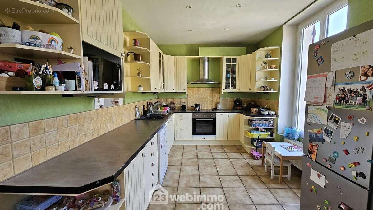 Une cuisine fonctionnelle de 11 m² toute équipée. - Maison à MILLY-LA-FORET