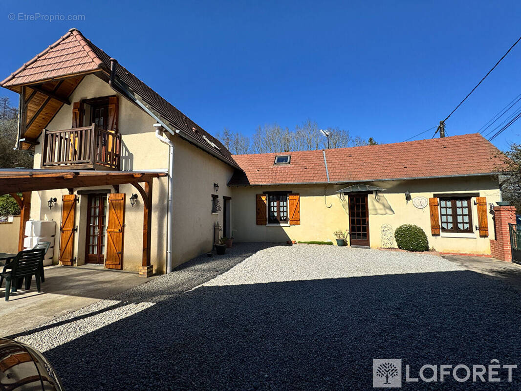 Maison à SAINTE-GAUBURGE-SAINTE-COLOMBE