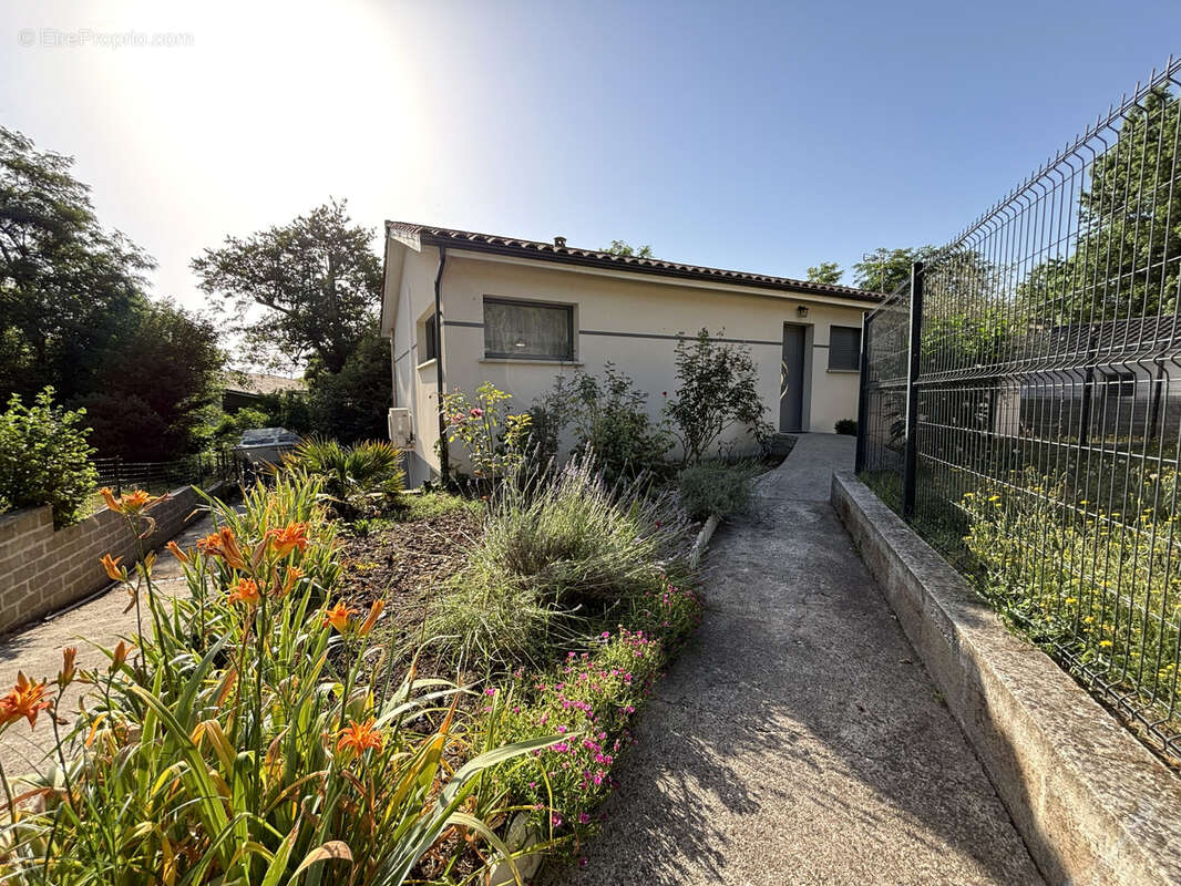 Maison à CABANAC-ET-VILLAGRAINS