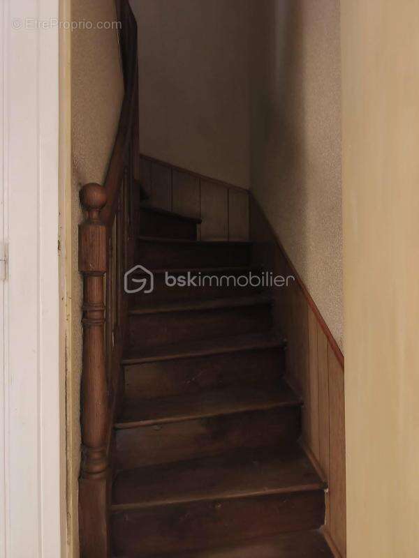 Maison familiale de 141 m2 - Dépendances - Jardin - photo 8