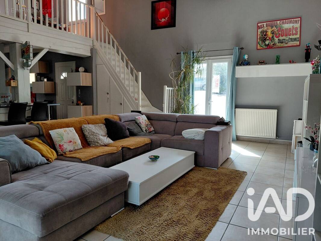 Photo 1 - Maison à MAGNAC-LAVALETTE-VILLARS