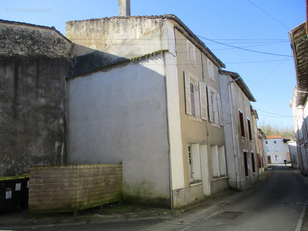 Maison à LA MOTHE-SAINT-HERAY