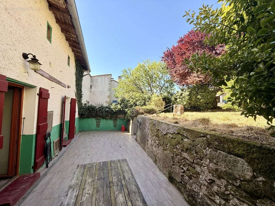 10 mn Villefranche, grande maison de village T5 avec jardin - photo 2