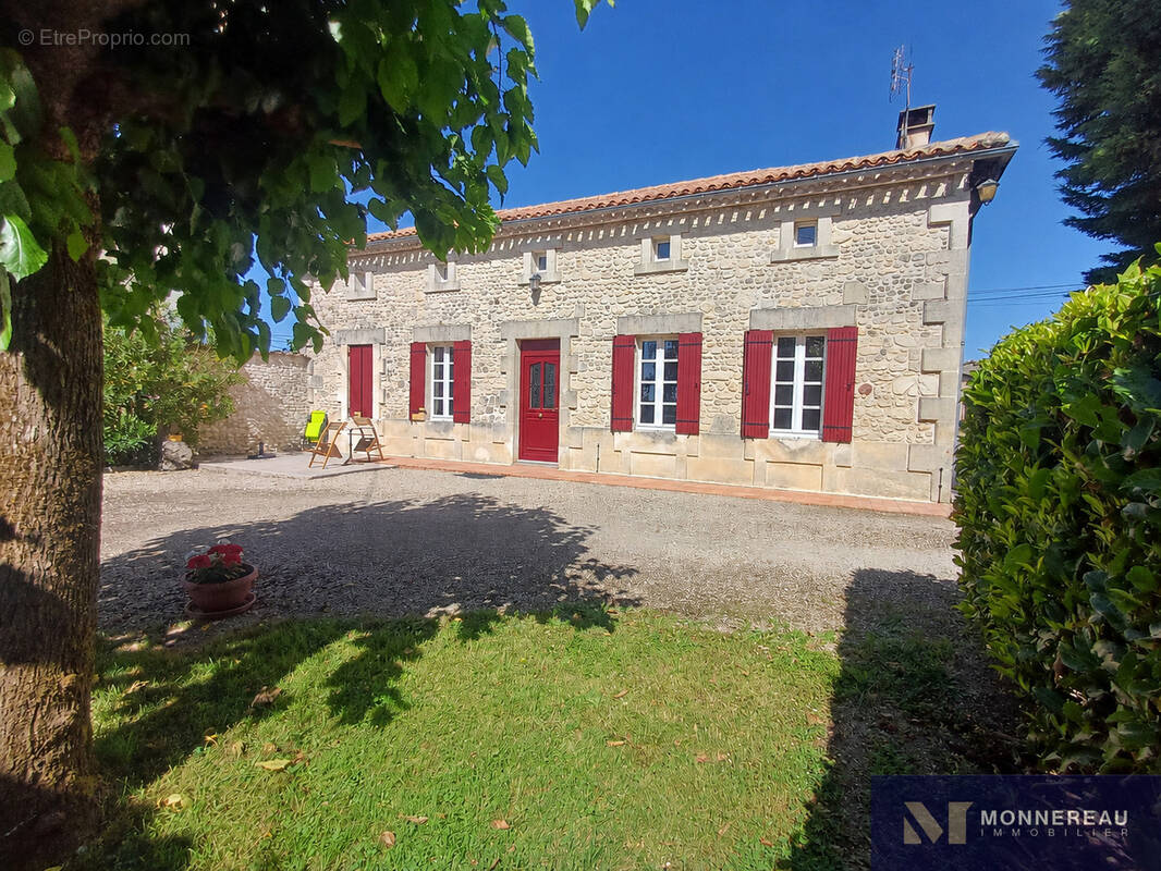 Maison à BAIGNES-SAINTE-RADEGONDE
