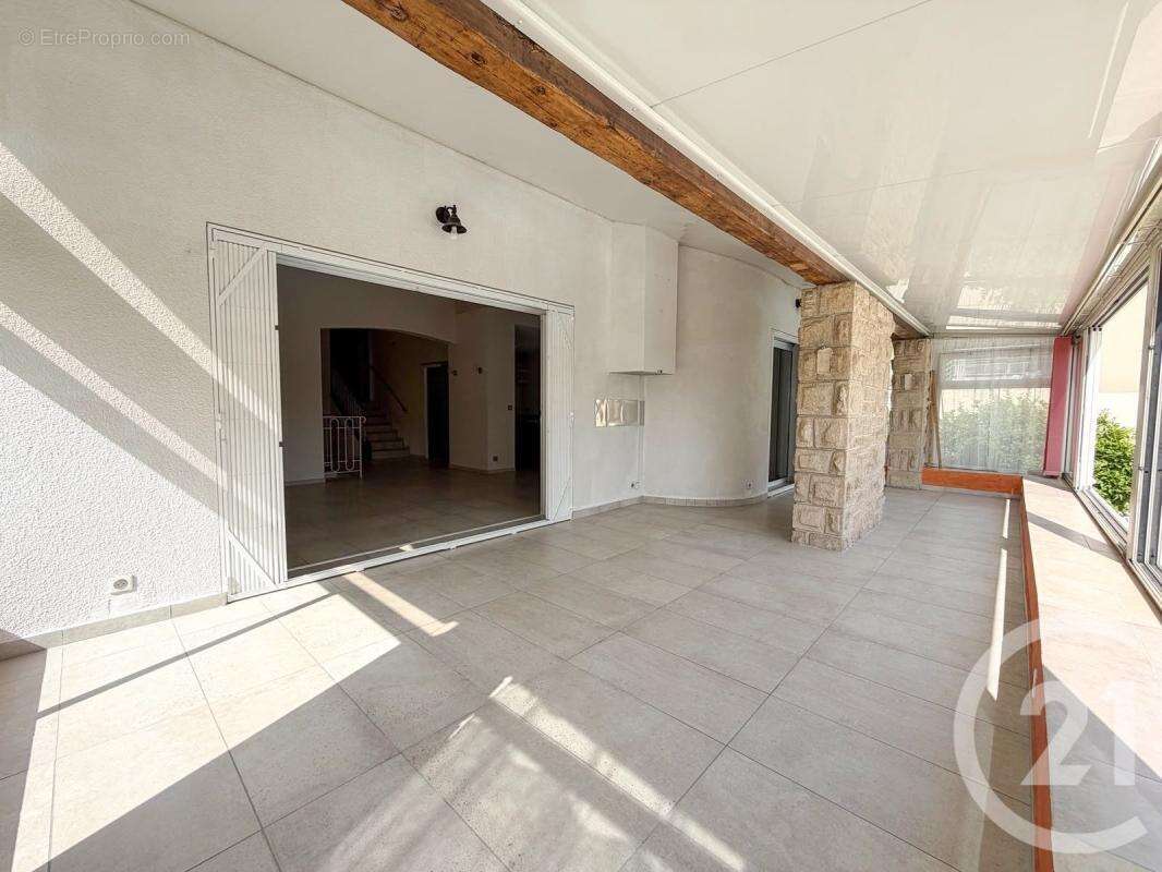 Maison 180 m² à Lattes  - photo 2