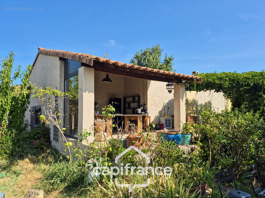 Maison à vendre 4 pièces ROQUEMAURE (30)-107m²-terrain 1540m² avec piscine et grand garage - photo 2
