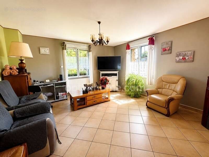 Magnifique maison familiale de 143 m² sur 3797 m² de terrain avec un espace boisé - photo 4