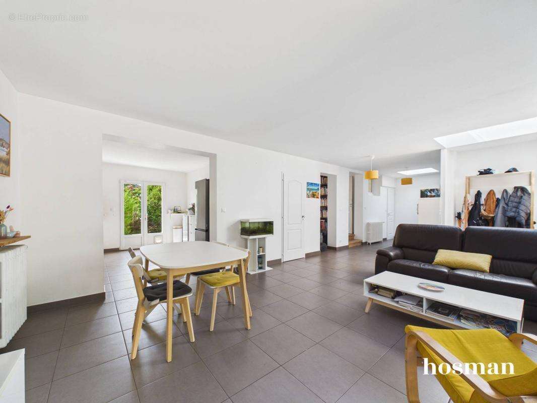 Ravissante maison traversante et lumineuse de 110 m2 habitables (116 m2 au sol) au calme en second rideau avec jardin et 2 dépen - photo 3