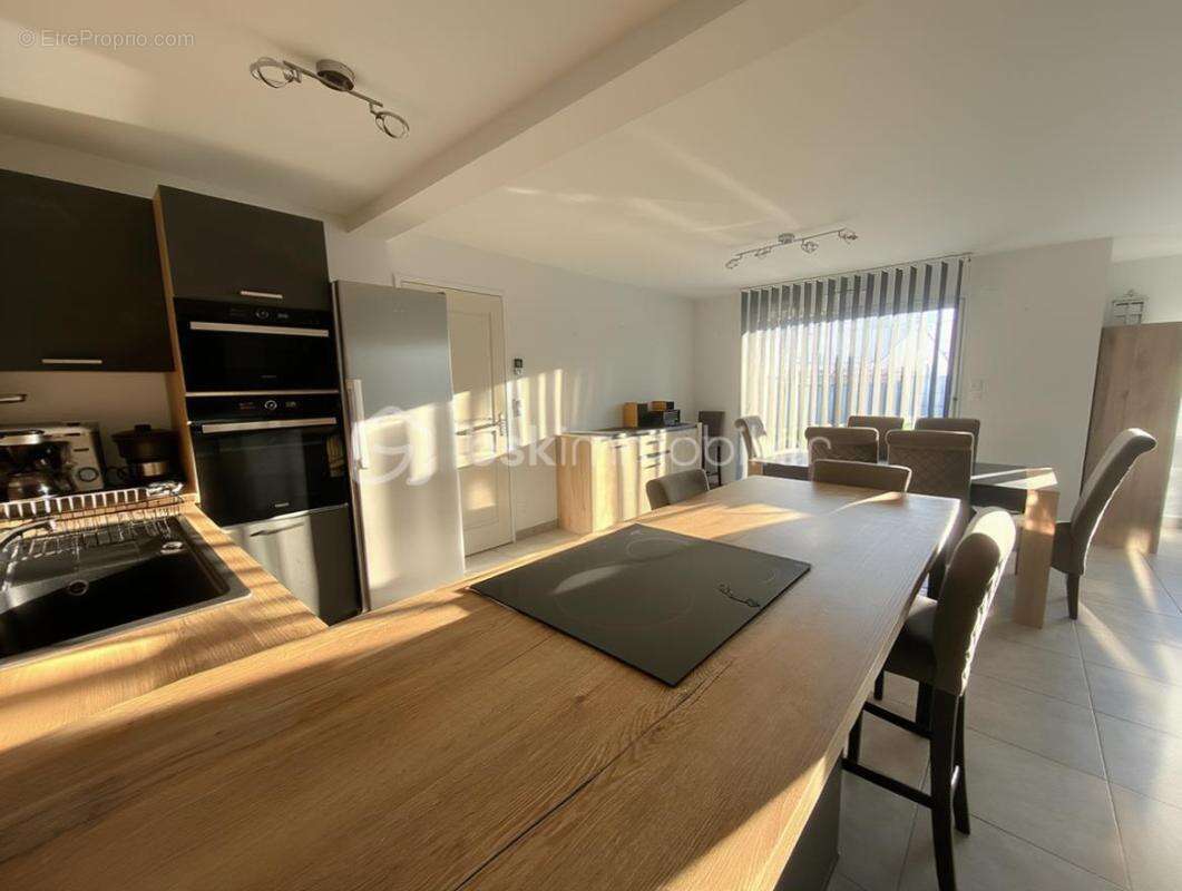 Maison à SAINT-MARTIN-DES-CHAMPS