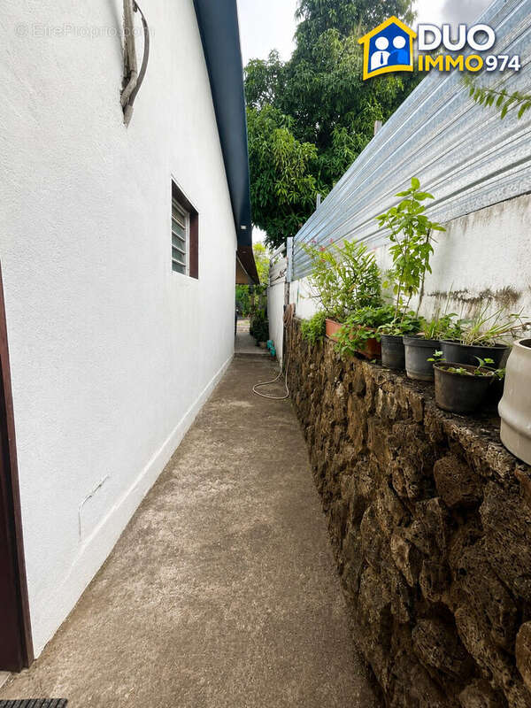 Maison 89 m² à Le Port  - photo 6