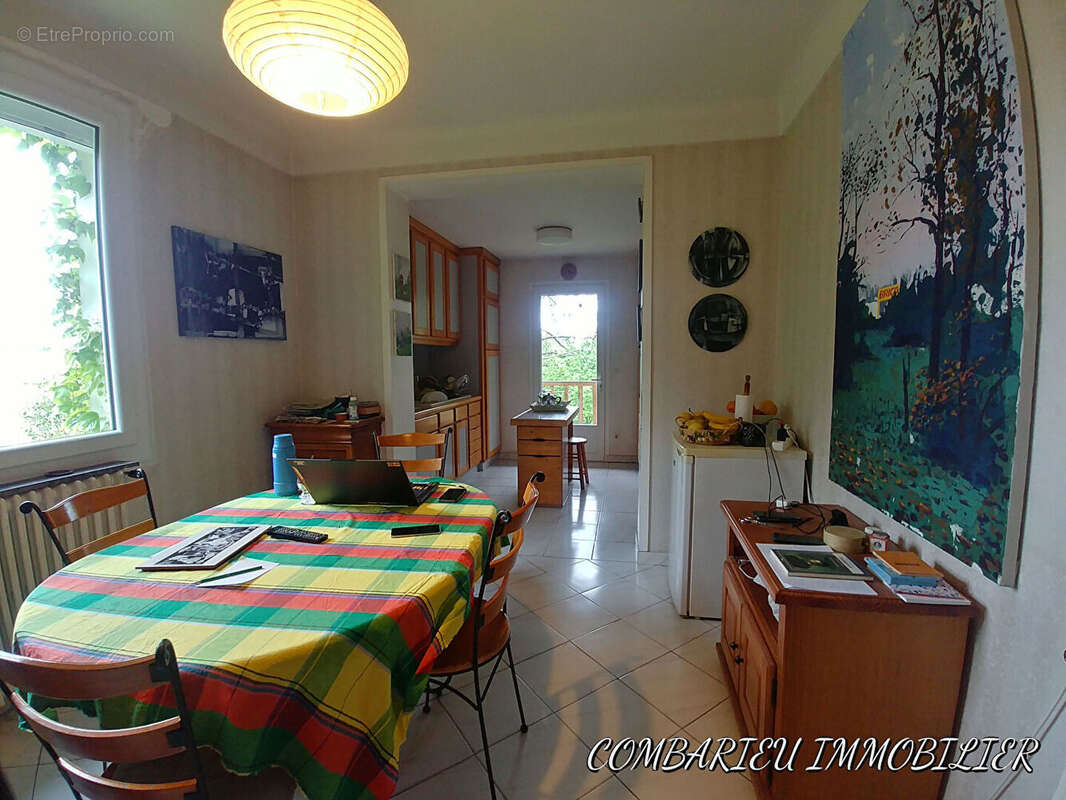 Maison Monteils, une partie du terrain en zone constructible. - photo 2