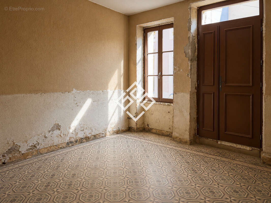 Maison à OUVEILLAN